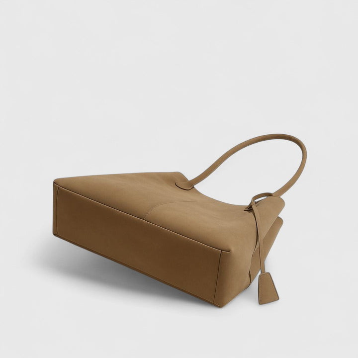 Ναυσικά - Maxi τσάντα με εκλεπτυσμένο design και ευρύχωρη χωρητικότητα