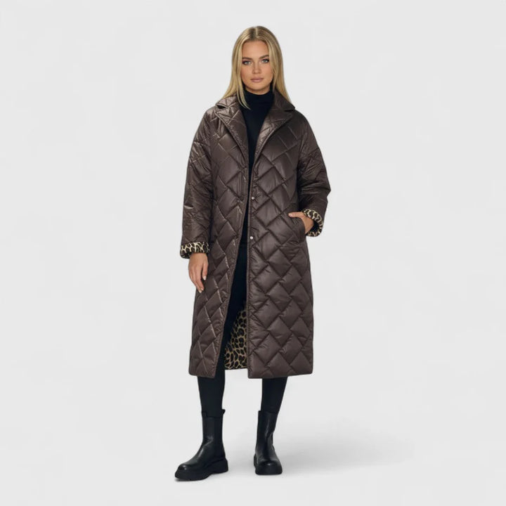 Σεβαστή - Αναστρέψιμο μπουφάν με μοντέρνα γραμμή και πολυτελή αίσθηση