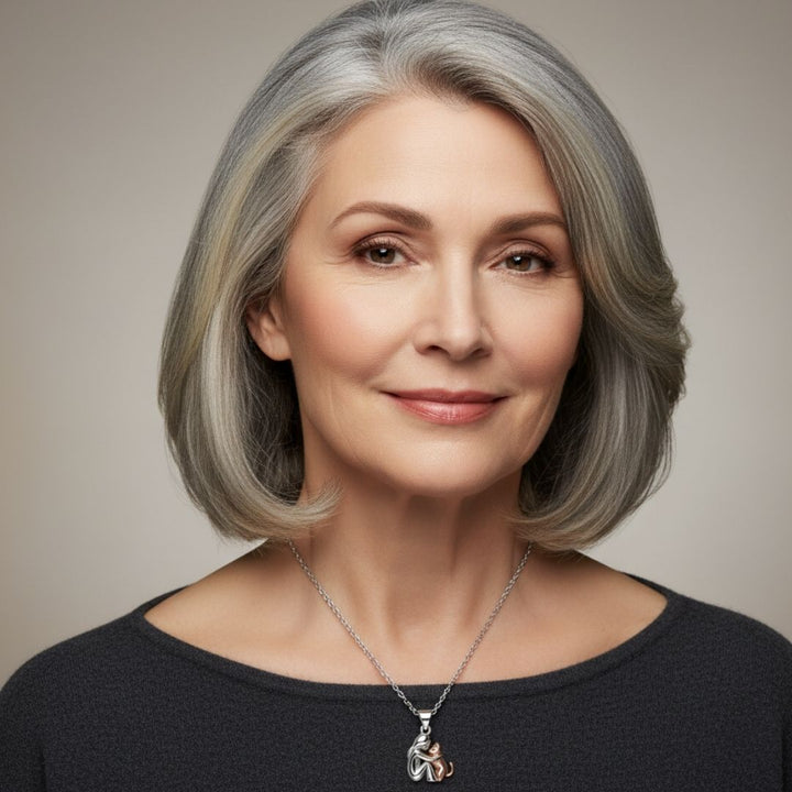 Βάσια – Κολιέ με Μενταγιόν Αγκαλιάς Ανθρώπου & Γάτας