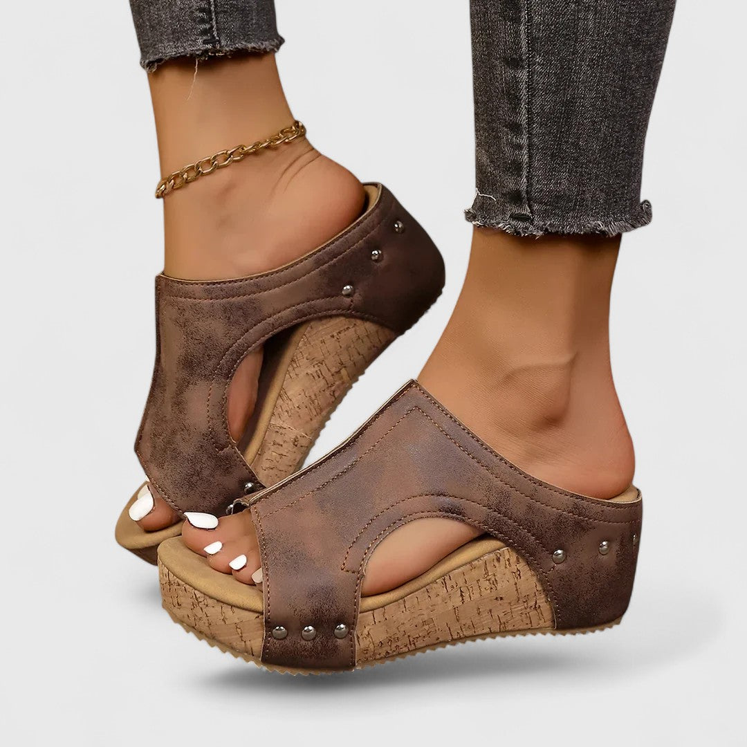 Μαριγώ - Ορθοπεδικά σανδάλια πλατφόρμα με σχεδιασμό κομψό