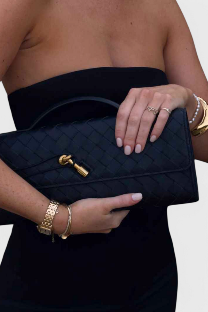 Τσάντα Clutch Melanie με Λεπτομέρεια Χρυσού Κόμπου