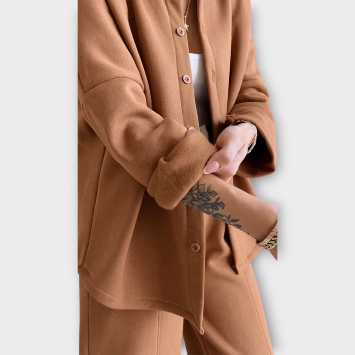 Σετ με Κουμπιά και Κομψή Γραμμή