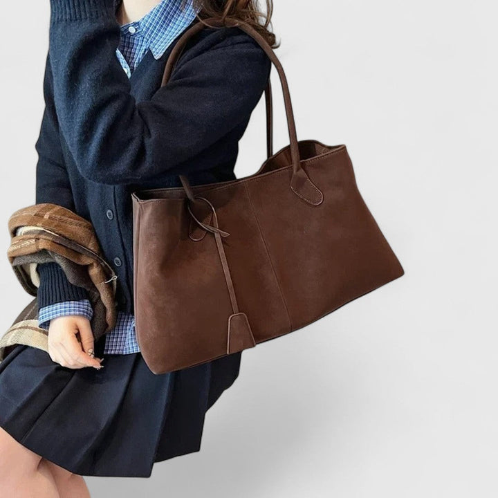 Ναυσικά - Maxi τσάντα με εκλεπτυσμένο design και ευρύχωρη χωρητικότητα