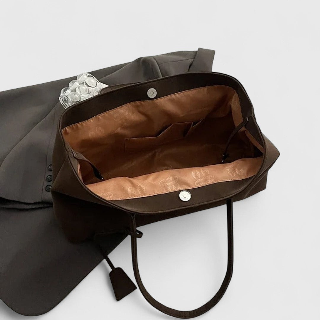 Ναυσικά - Maxi τσάντα με εκλεπτυσμένο design και ευρύχωρη χωρητικότητα